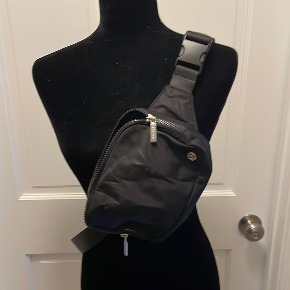 🍋Lululemon black Everywhere Belt Bag